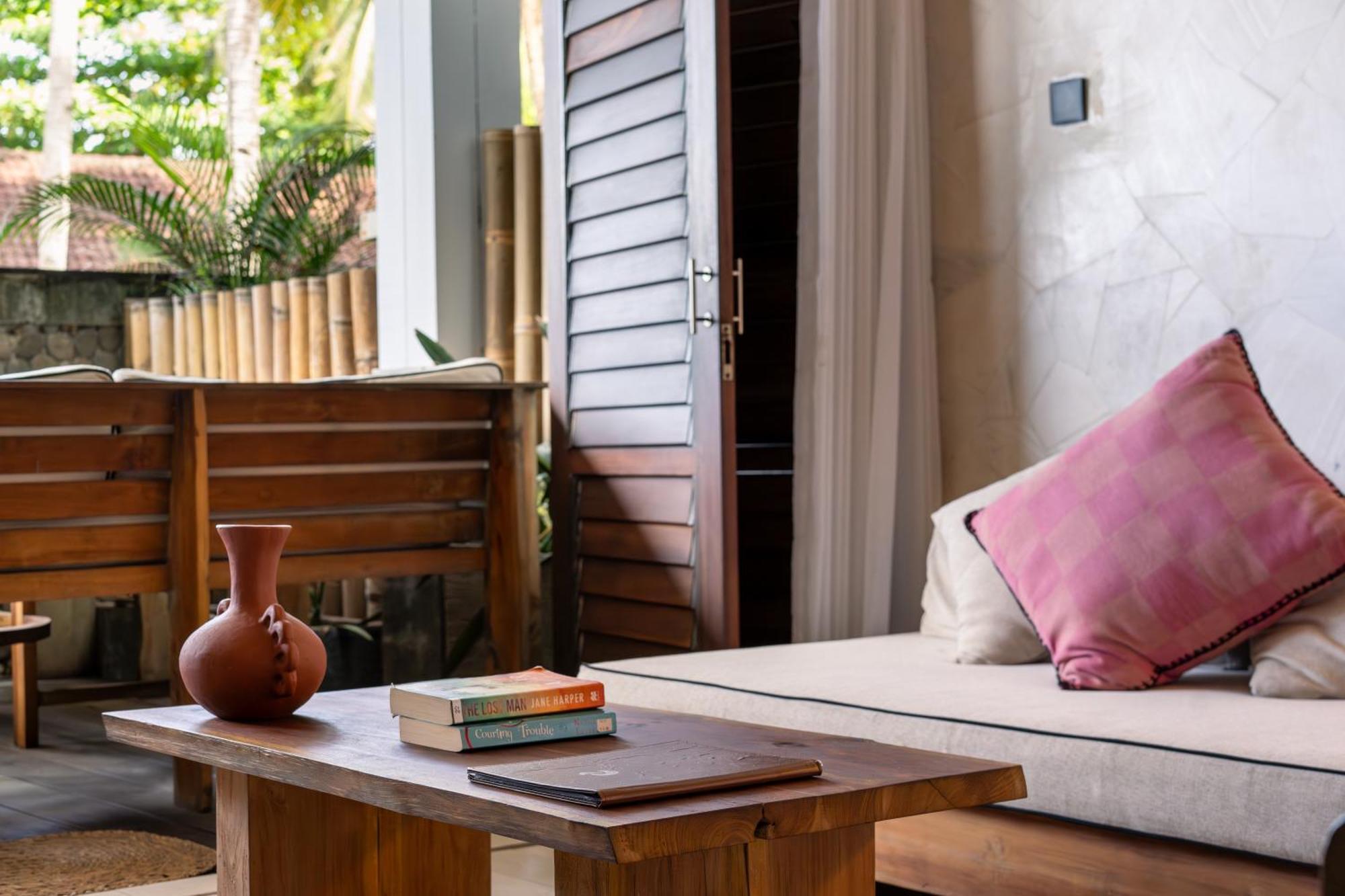 Bombora Medewi Hotel Pulukan Ngoại thất bức ảnh