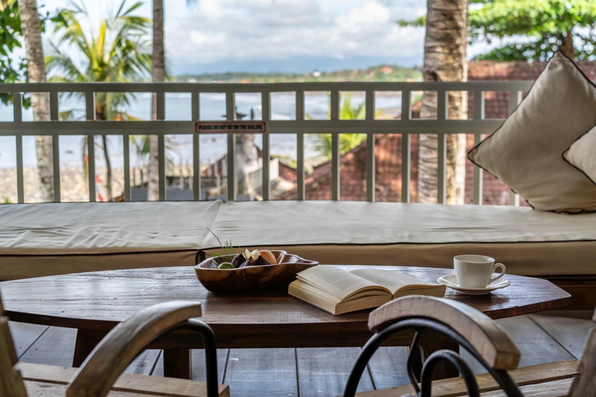 Bombora Medewi Hotel Pulukan Ngoại thất bức ảnh