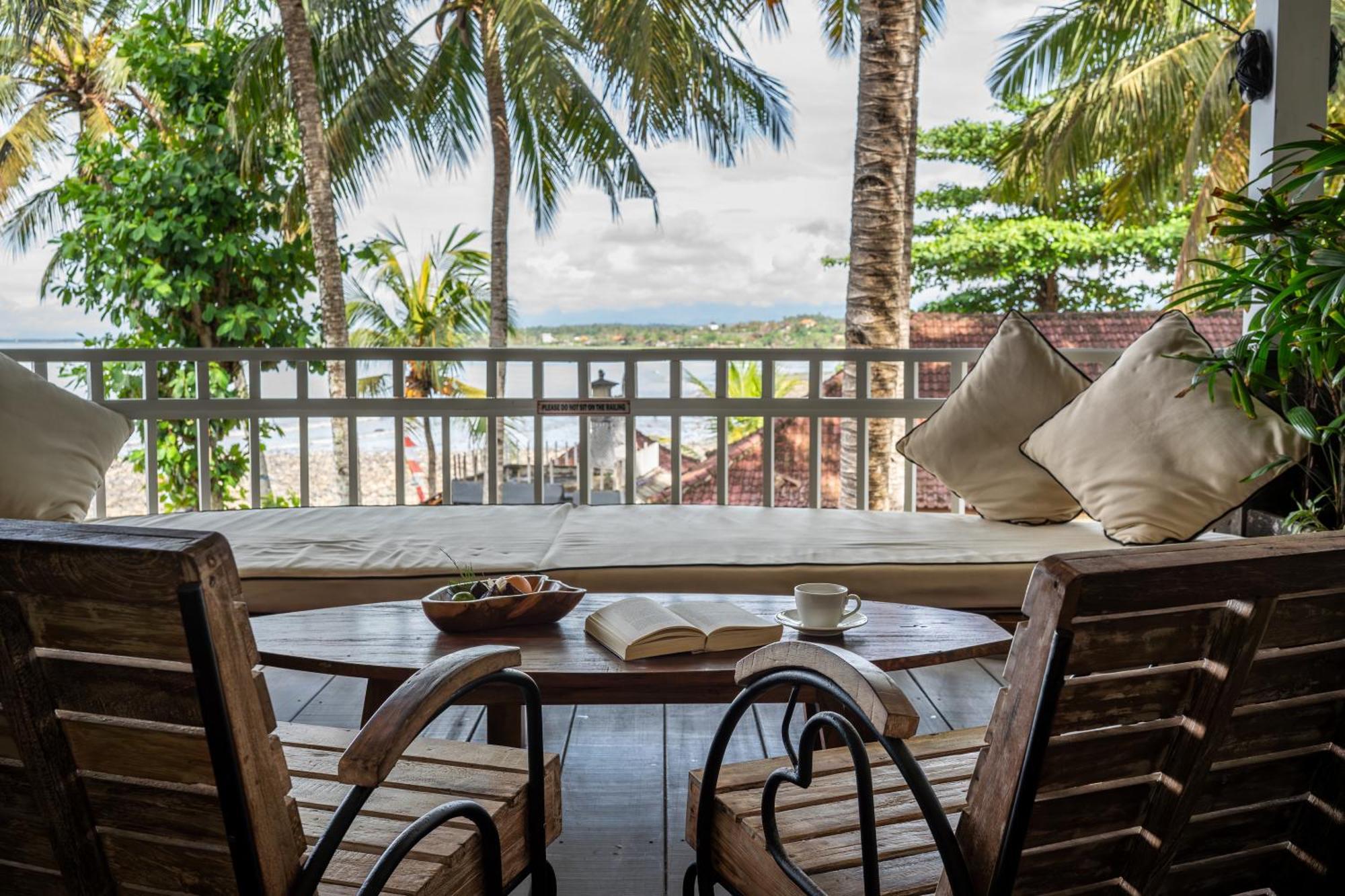 Bombora Medewi Hotel Pulukan Ngoại thất bức ảnh