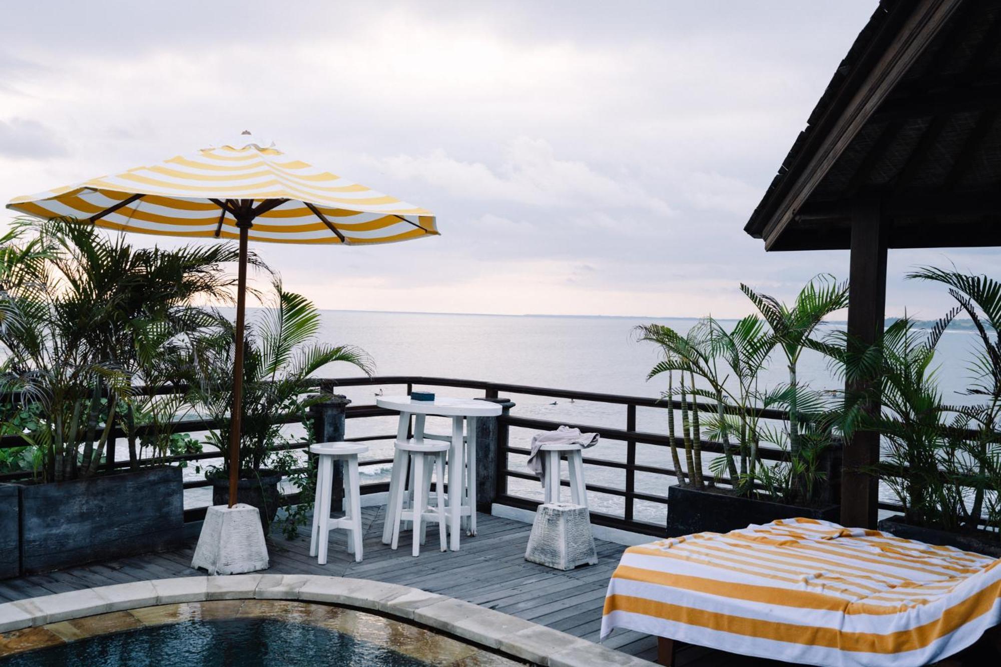 Bombora Medewi Hotel Pulukan Ngoại thất bức ảnh